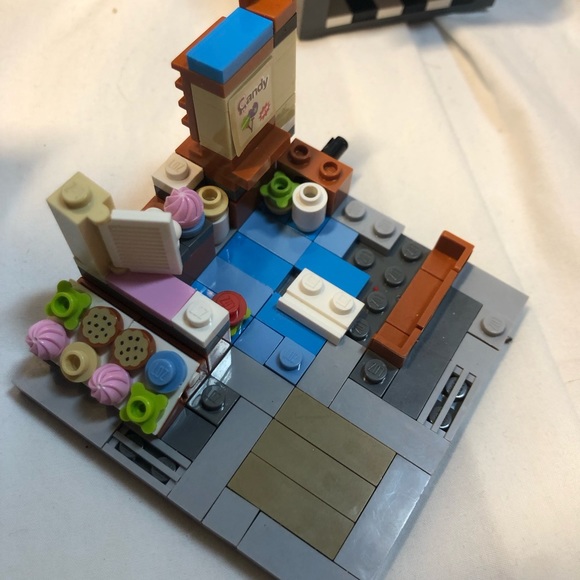 Building Block Sets as is no instructions extra pieces included - Picture 4 of 13